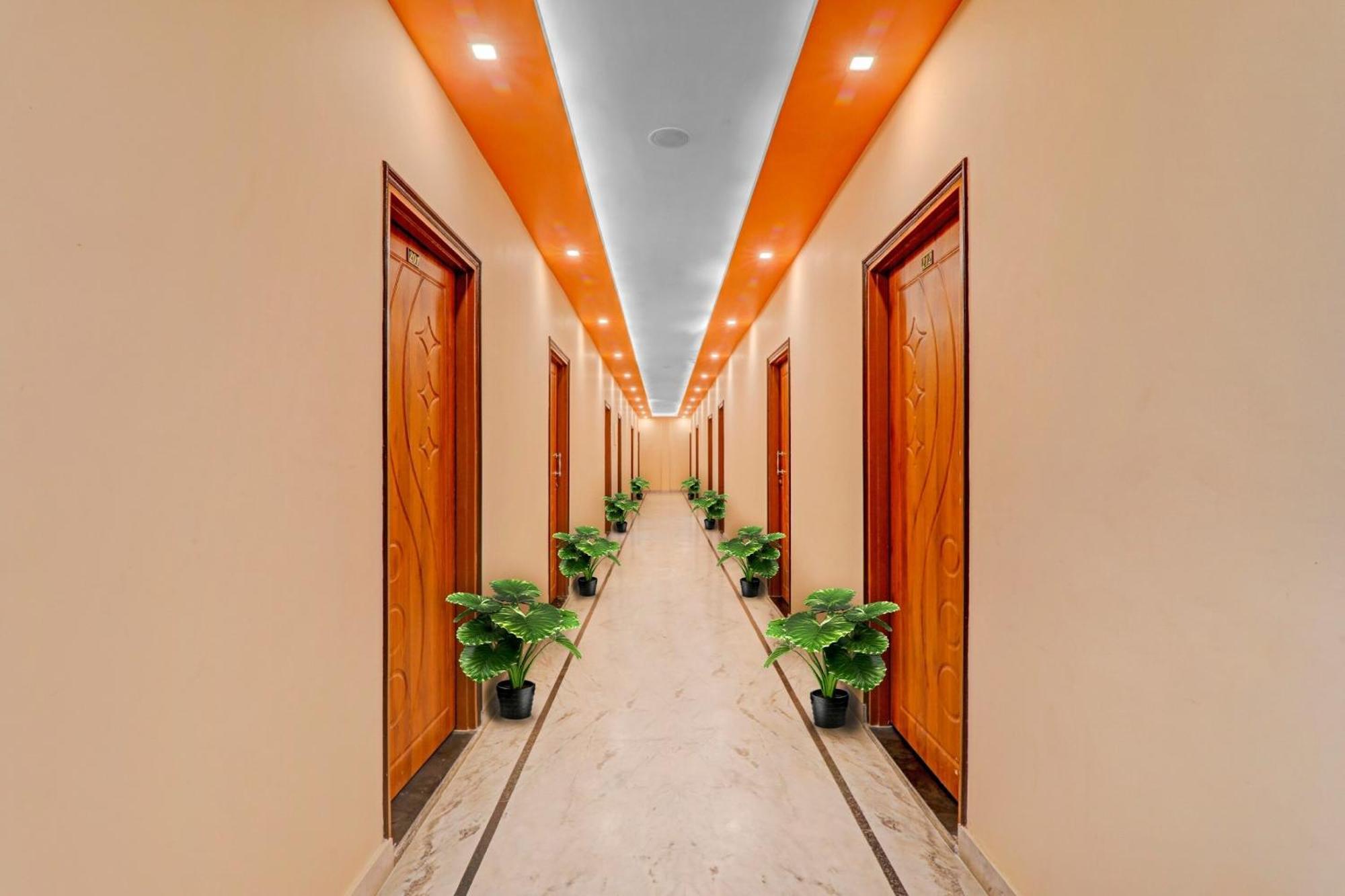 Hotel O Chauhan Palace ลัคเนา ภายนอก รูปภาพ